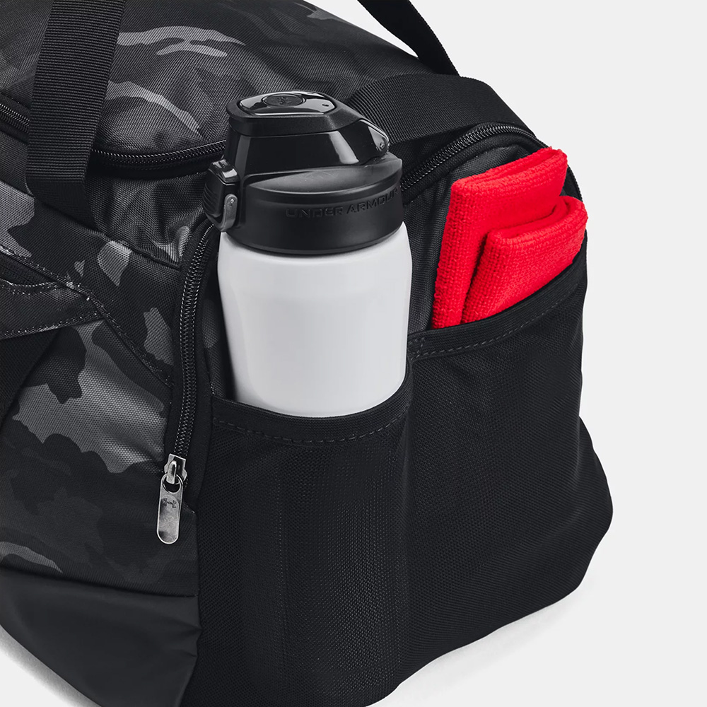 Sac de sport 40L UA Undeniable 5.0 Noir camouflage Under Armour 1369222-007 Detail Poche exterieure
