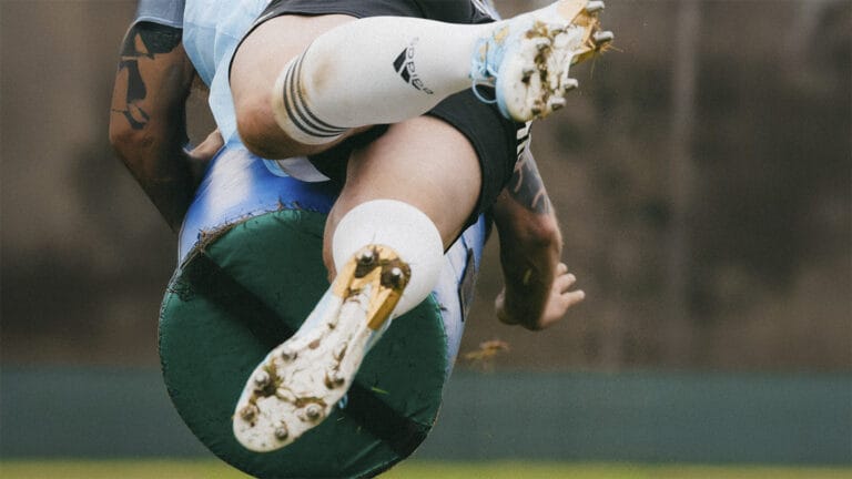 Zoom sur les Adidas Kakari - meilleurs crampons pour les avants