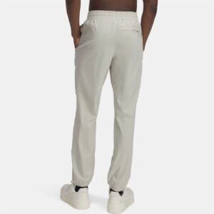 Pantalon de jogging UA Vibe Woven pour homme Under Armour Beige 1386557-289 Vue porté de dos