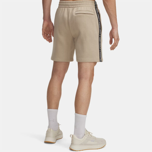 Short à bandes griffées UA Icon Fleece pour homme Under Armour Beige 1390299-299 Vue porté de dos