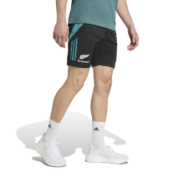 Shorts de sport Adidas All Blacks Noir et vert JM9638 Vue porté de face lateral