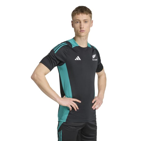 T-shirt d'entrainement All Blacks Adidas Performance Noir et vert JM9636 Vue porté de face lateral 2