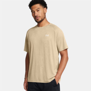 T-shirt texturé UA Tech™ pour homme Beige 1382796-300 Vue porté de face