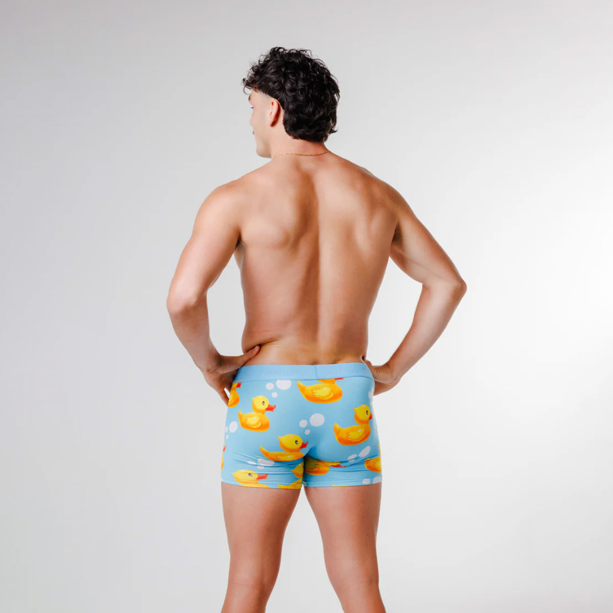 Boxer Premium 2.0 Budgy Smuggler Bleu ciel Canards Jaunes Vue porté de dos