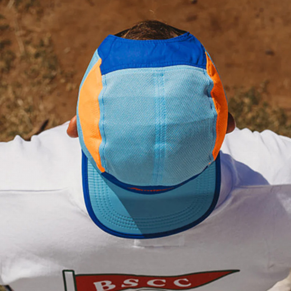 Casquette de running Budgy Smuggler Bleu et Orange Vue porté du dessus