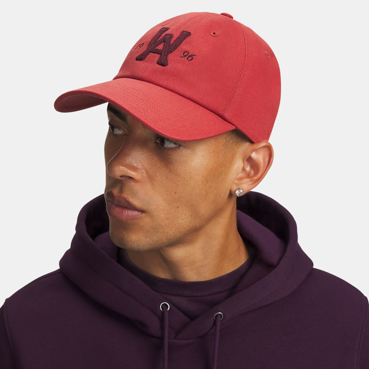 Casquette ajustable UA Essential Low Unisexe Vieux rouge 6013123-635 Vue porté de face