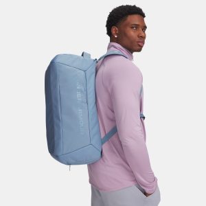 Sac à dos de sport UA Undeniable Small Bleu ciel 40L 6013602-448 Vue porté