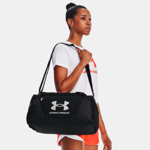 Sac de sport UA Undeniable 5.0 XS 23L Noir 1369221-001 Vue porté