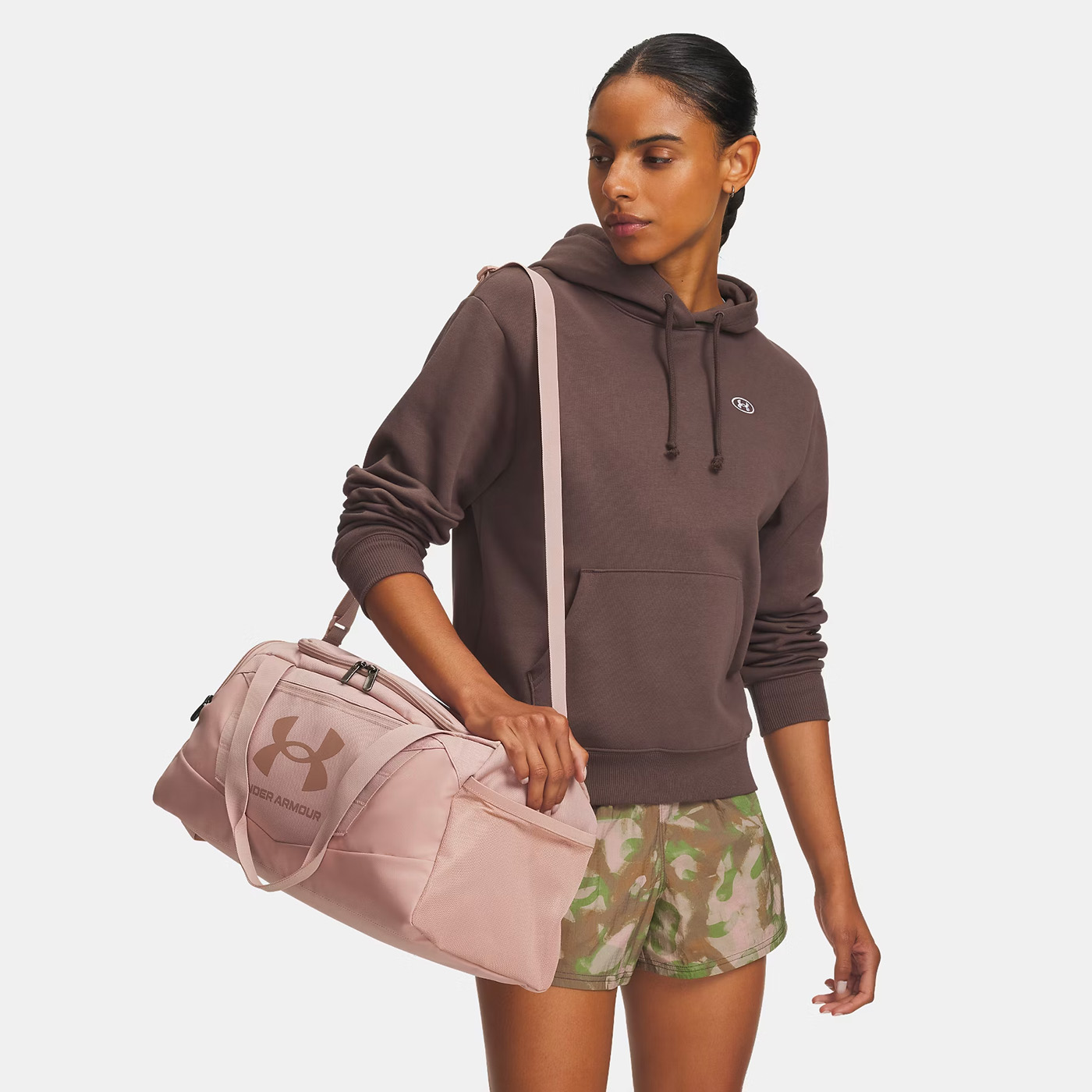 Sac de sport UA Undeniable 5.0 XS 23L Rose pâle 1369221-600 Vue porté