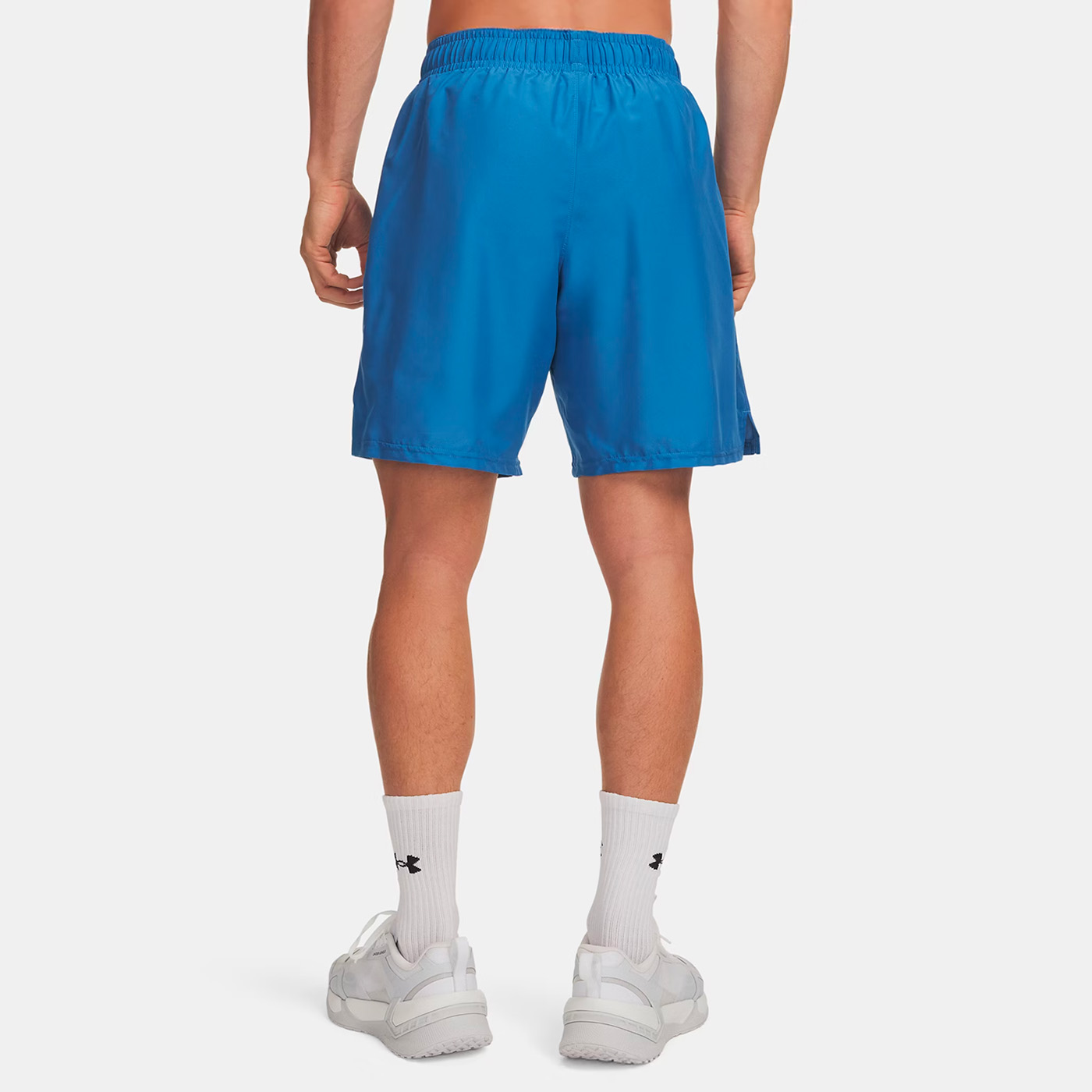 Short 21cm UA Tech™ tissé avec logo pour homme Under Armour Bleu 1383356-430 Vue porté de dos