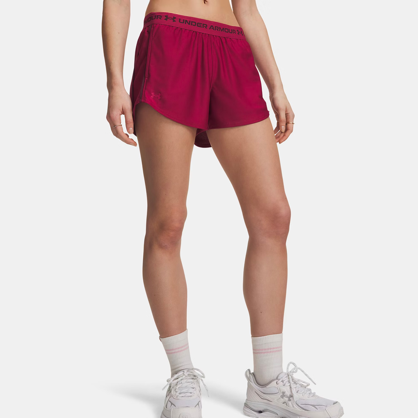 Short UA Tech™ Play Up pour femme Under Armour Rouge bordeaux 1389882-622 Vue porté de face