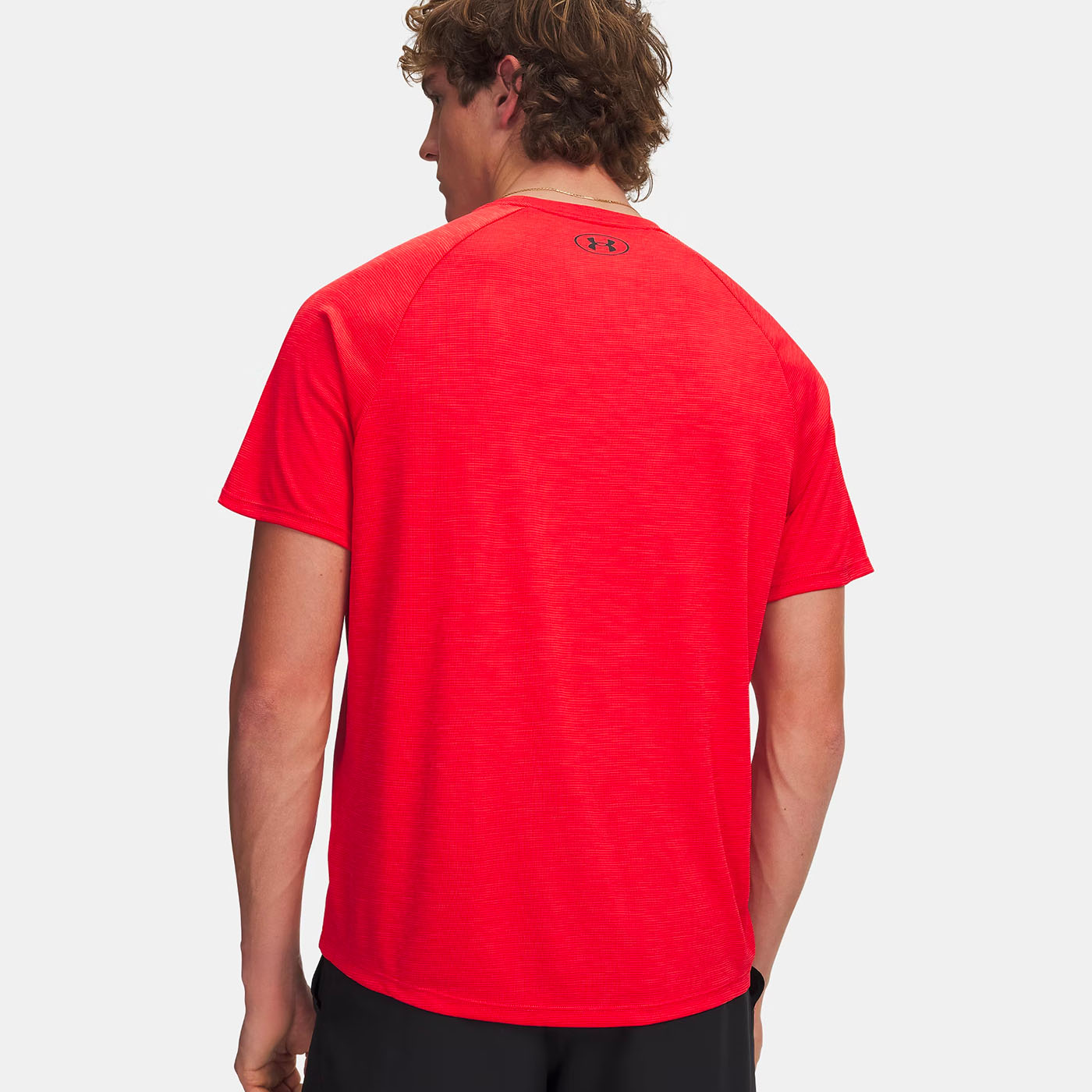 T-shirt UA Tech™ texturé pour homme Under Armour Rouge 1382796-600 Vue porté de dos