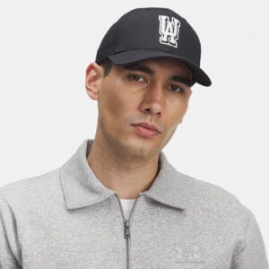 Casquette ajustable UA Essential Mid Noir et blanc 6005001-001 Vue porté de face