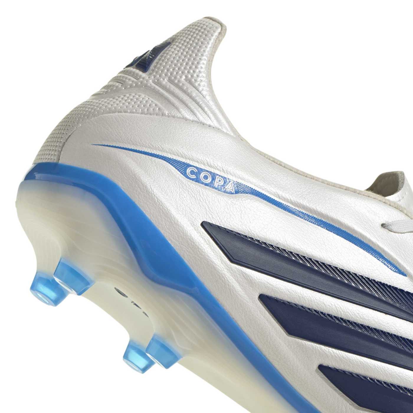 Crampons Adidas Copa Pure IV Pro FG Blanc et bleu KI0627 Detail Back Lateral Bottom