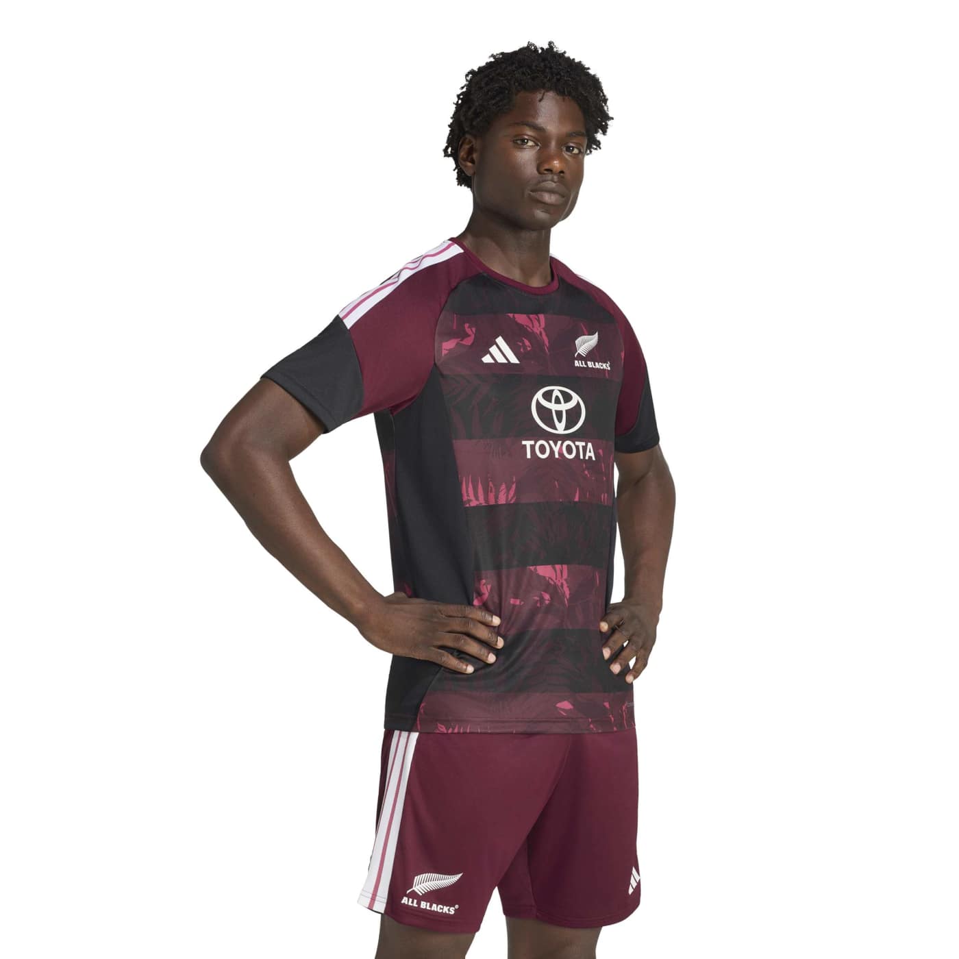 T-shirt Adidas Performance All Blacks Homme Bordeaux et noir KX4785 Vue porté de face