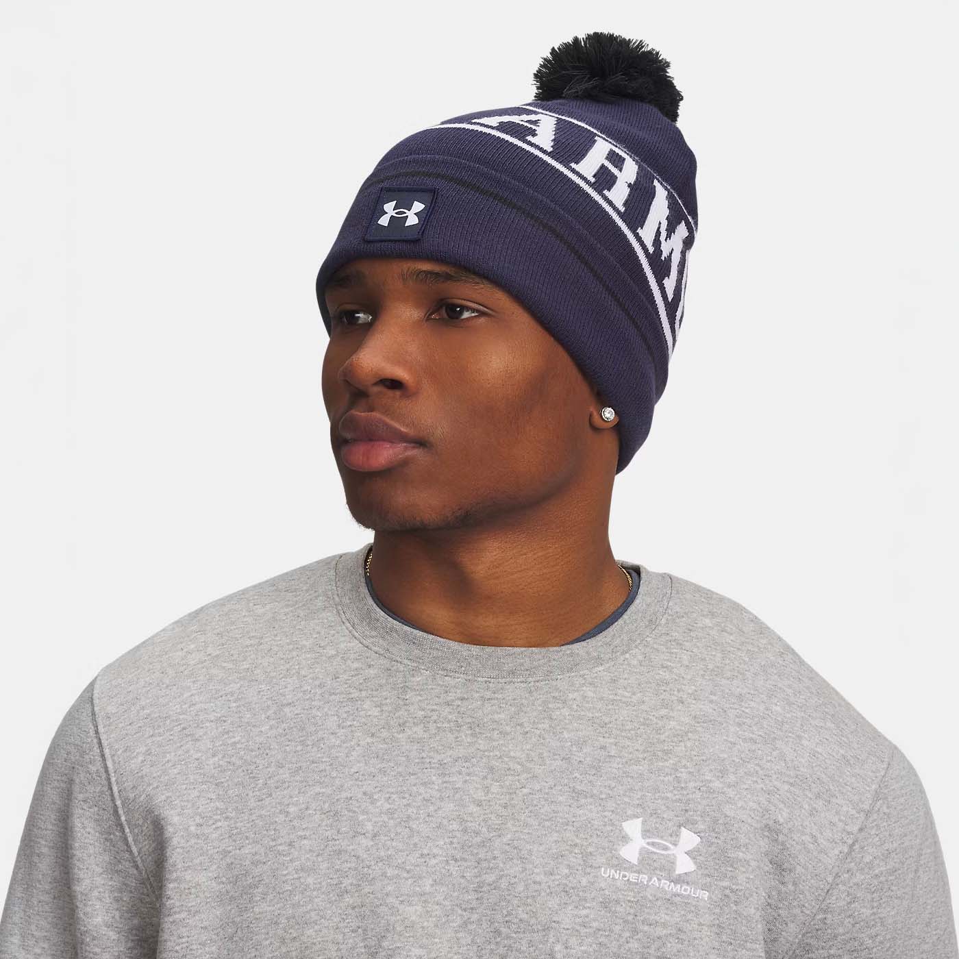 Bonnet à pompon UA Halftime Pom Bleu marine nuit 1386634-411 Vue porté de face