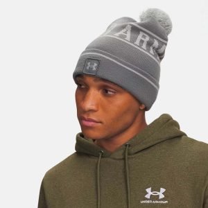 Bonnet à pompon UA Halftime Pom Gris 1386634-709 Vue porté de face