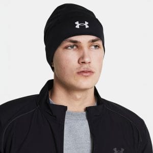 Bonnet pour homme UA Velociti Storm Noir 1380001-001 Vue porté de face