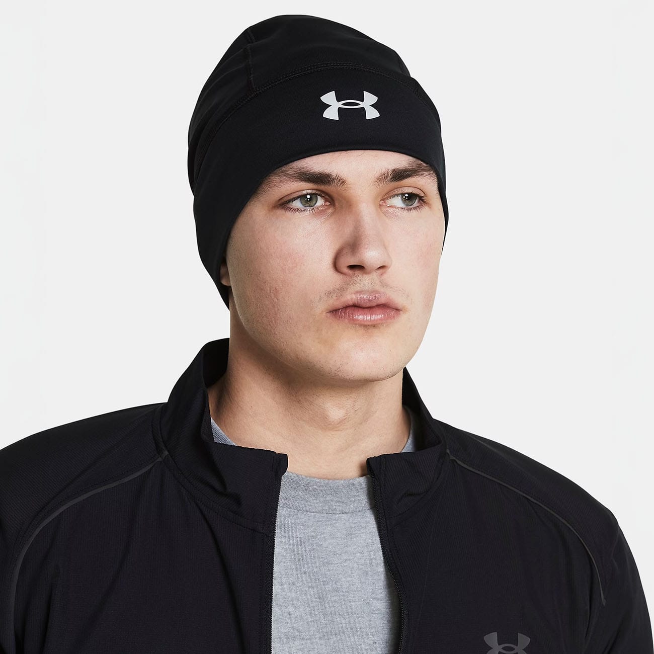 Bonnet pour homme UA Velociti Storm Noir 1380001-001 Vue porté de face
