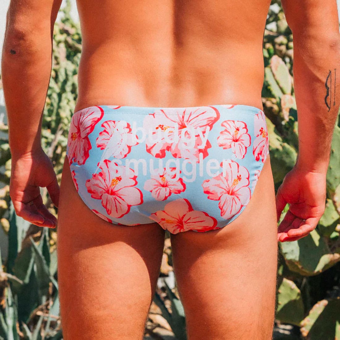 Maillot de bain Budgy Smuggler Fleurs de Maui Vue porté de dos