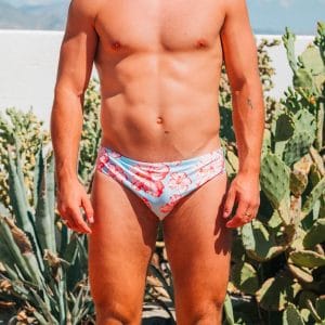 Maillot de bain Budgy Smuggler Fleurs de Maui Vue porté de face
