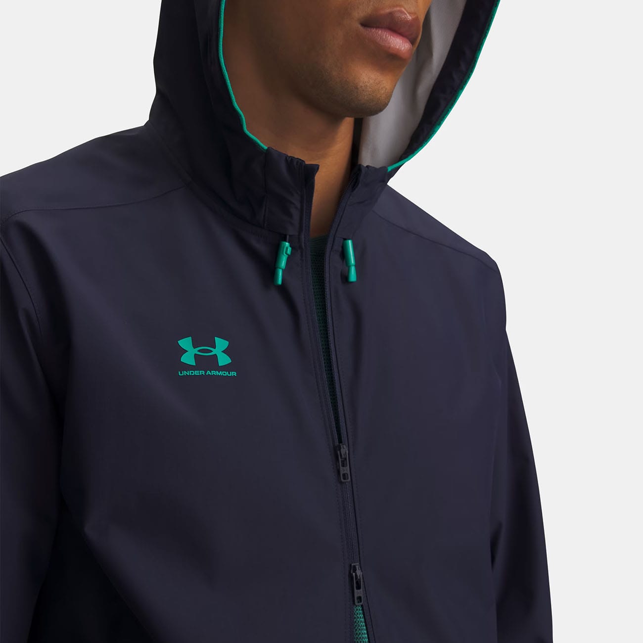 Veste extérieure à capuche pour homme UA Challenger Pro Storm Bleu marine nuit 6013756-410 Detail Face