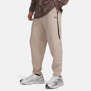 Pantalon de jogging UA Unstoppable Fleece pour Homme Beige 6013427-200 Vue porté de face